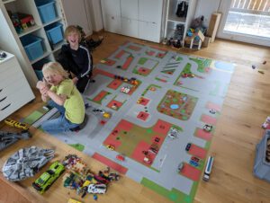 Kinder auf dem Teppich